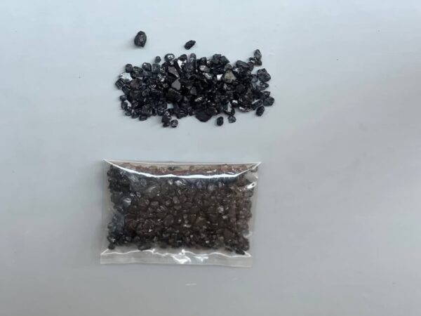 سنگ تزیینی مشکی 200 گرمی